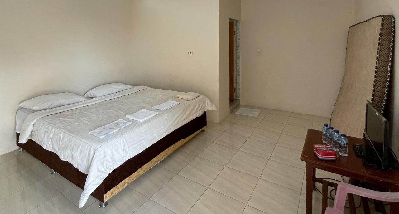 Valencia Homestay Redpartner Parapat Exterior foto