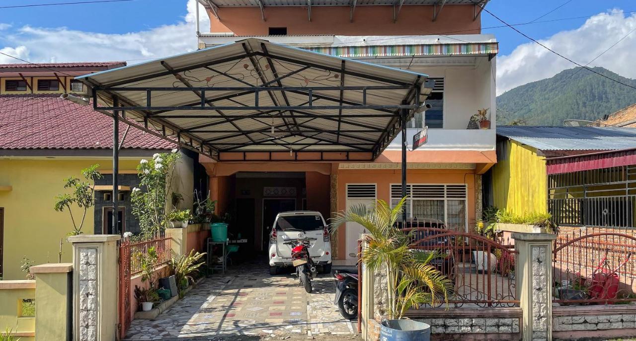 Valencia Homestay Redpartner Parapat Exterior foto